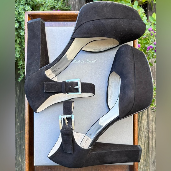 Michael Kors Suede Round-Toe High Platform Mary Jane
Black
Size 10M - Picture 6 of 9